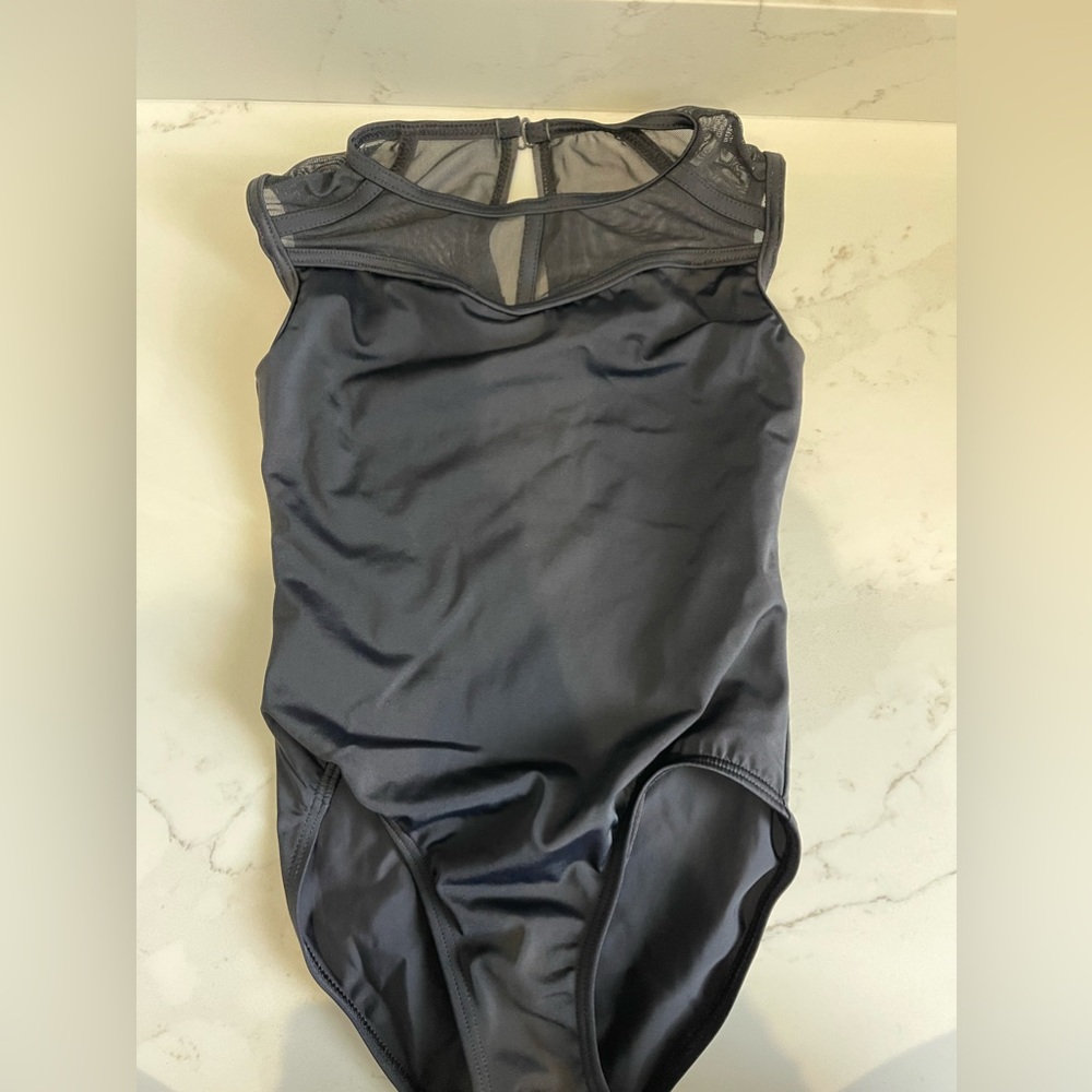 Child’s black Leo